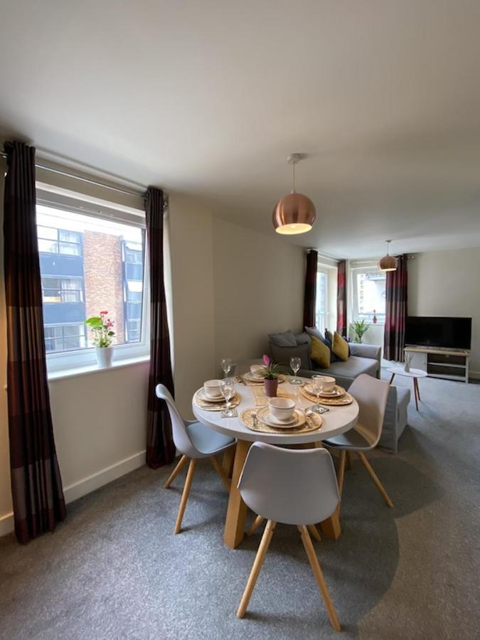Stylish Two Bed City Apartment With Secure Parking 사우샘프턴 외부 사진